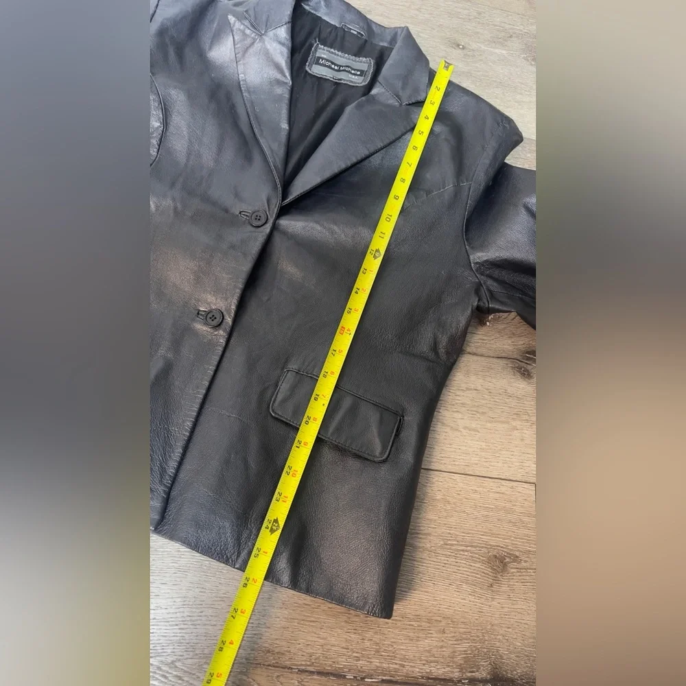 Vintage Elegant Black 💯 Leather Blazer for Women - Picture 6 of 11